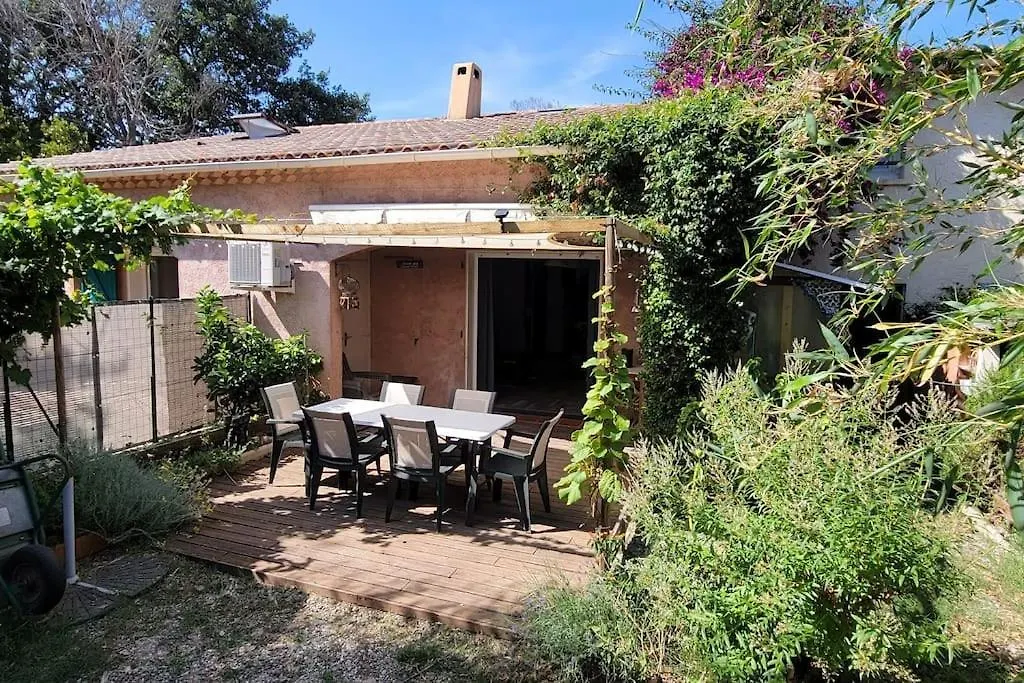 La Maison Du Bonheur Six-Fours-les-Plages 0*,  France