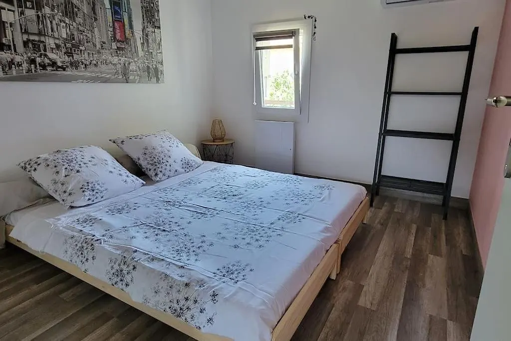 La Maison Du Bonheur Six-Fours-les-Plages 0*,